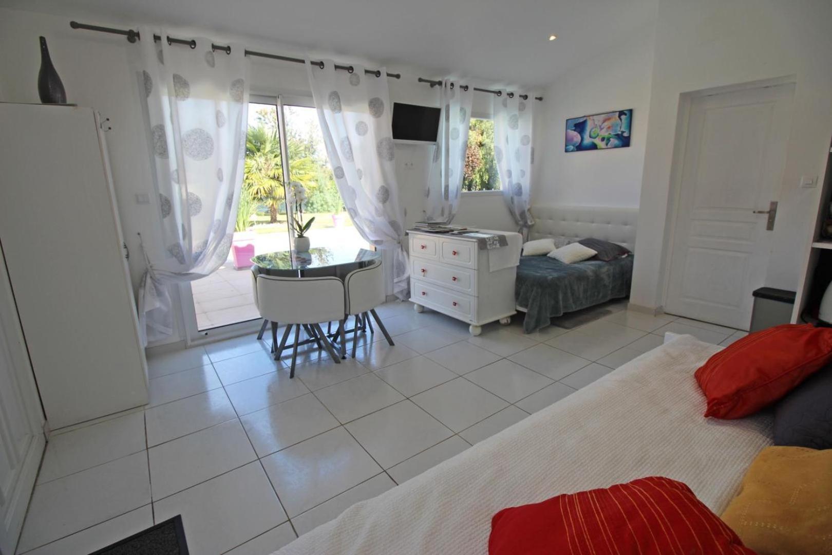 Les Carpes A Limoges Bed & Breakfast ภายนอก รูปภาพ